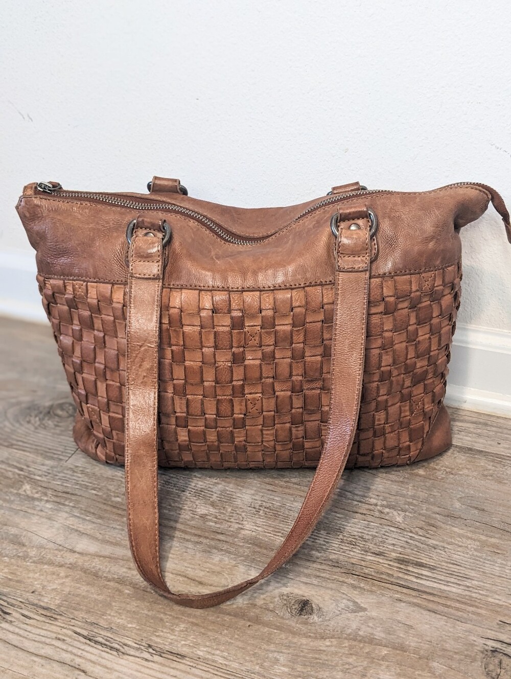 Vilenca (Anthropologie Brown Soft Leather Woven Front Design Laptop Shoulder Bag - Picture 2 of 8
